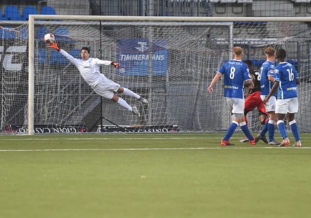 Van der Steen in actie tegen Excelsior